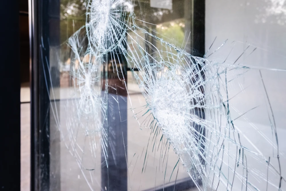 Glas Plum aus Jülich repariert zuverlässig Ihren Glasbruch in Düren.